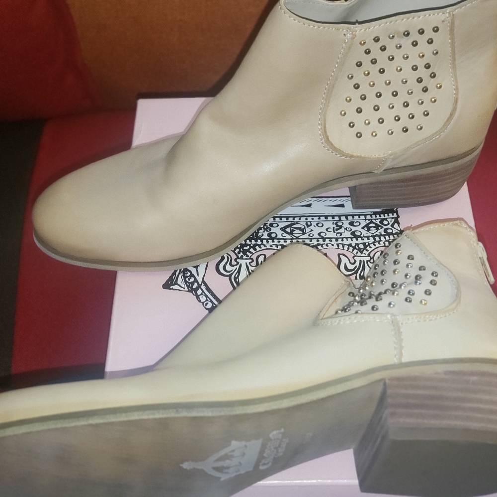 Crown vintage boots upper leather